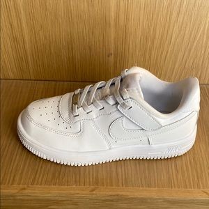 Kids Nike Force 1 Low EasyOn in White (Size 1.5)